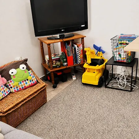 Pinetree House Apartment